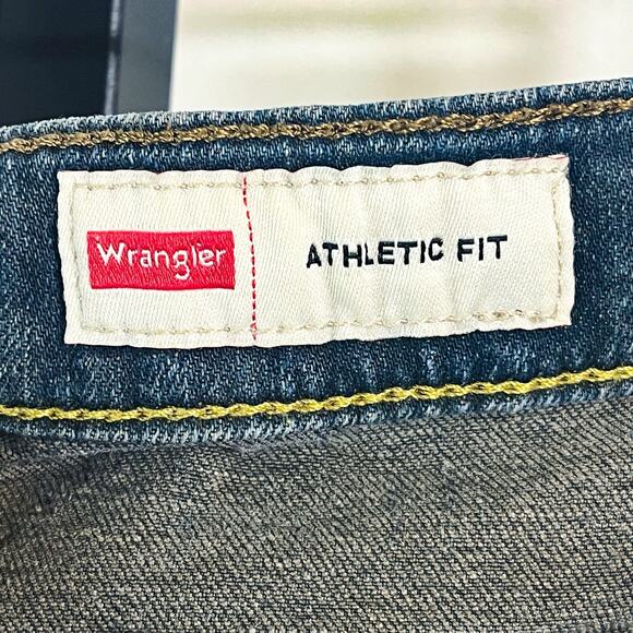 Wrangler Mens Athletic Fit Straight Leg Jeans - Size 40 x 30 - Picture 5 of 9